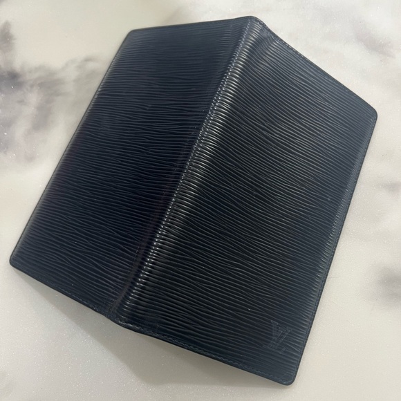 Louis Vuitton Epi Bi-Fold Wallet - Picture 3 of 5